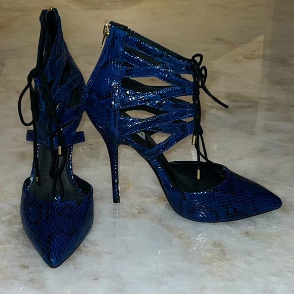Steve Madden Shoes - Steve Madden Snakeskin Spiral Blue & Black High Heels With Lace-Up